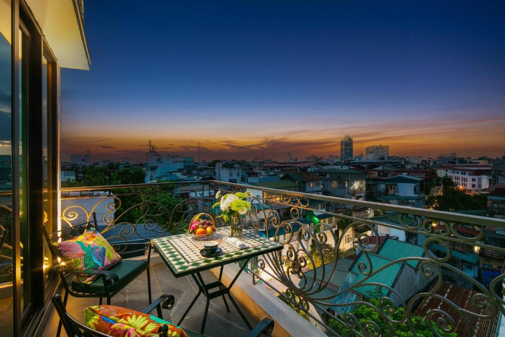 Aurora%20Central%20Hanoi%20Hotel1.jpg