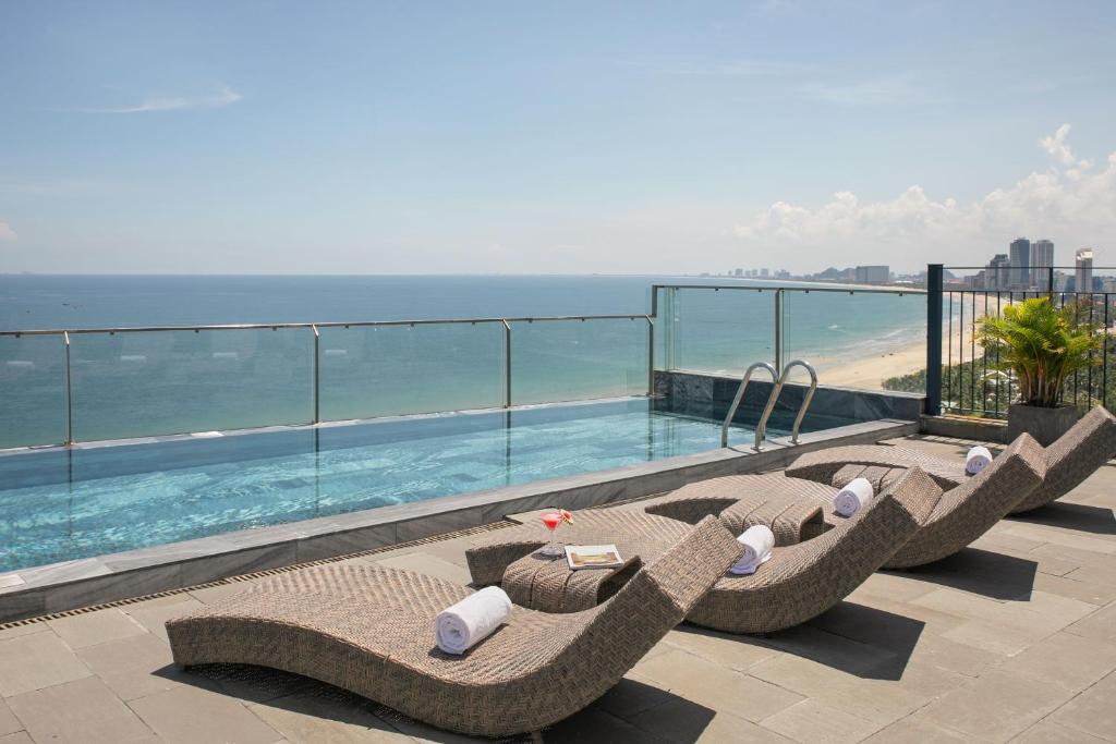 Mangata%20Beachfront%20Hotel2.jpg