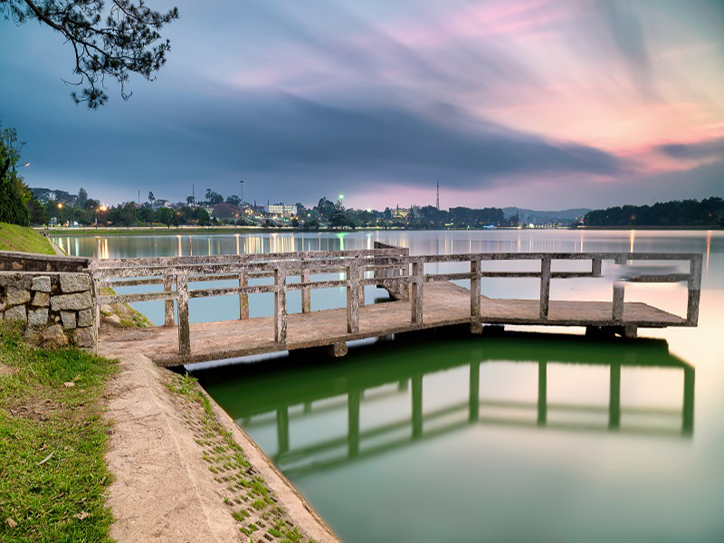 بحيرة زوان هونغ ‪‪Xuan Huong Lake‬‬