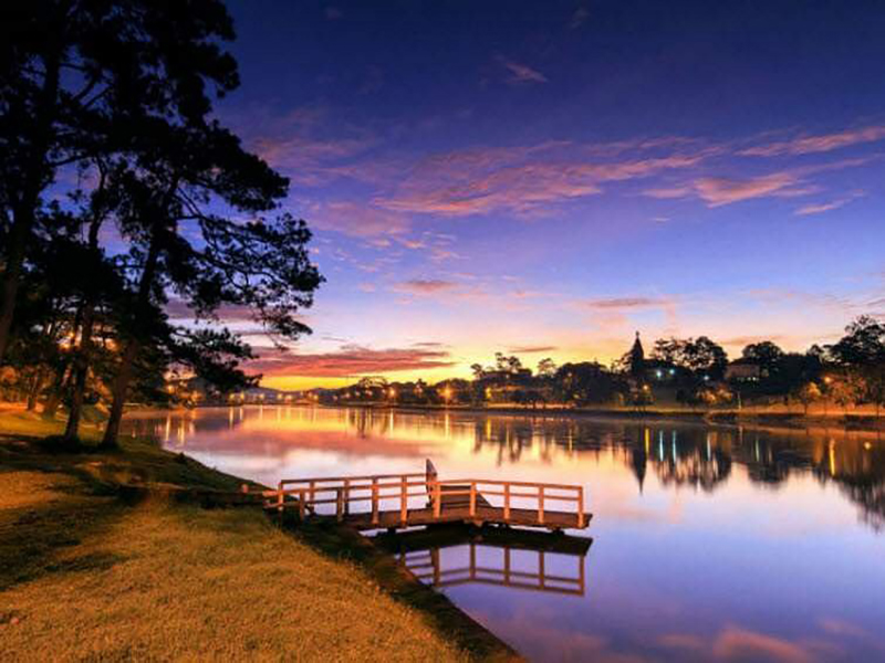 بحيرة زوان هونغ ‪‪Xuan Huong Lake‬‬