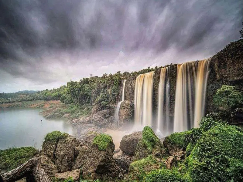 شلال باو باي ‪‪Bao Dai Waterfall