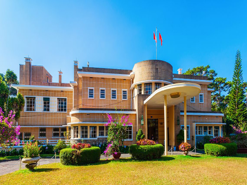 قصر باو داي الصيفي الأخير ‪‪Dalat Last King Summer Palace - Bao Dai Palace‬‬