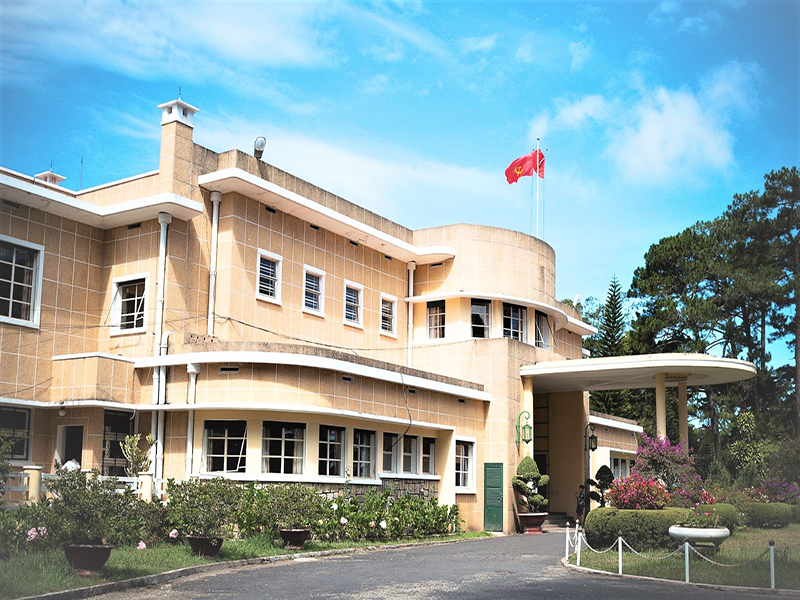 قصر باو داي الصيفي الأخير ‪‪Dalat Last King Summer Palace - Bao Dai Palace‬‬