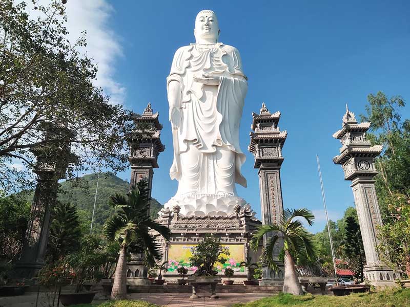 Nha%20Trang%20Tung%20Lam%20Lo%20Son%20Temple.jpg