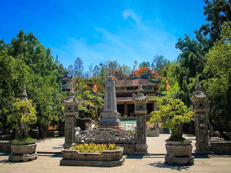 Nha%20Trang%20Tung%20Lam%20Lo%20Son%20Temple%203.jpg