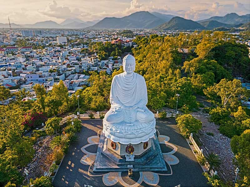 Long%20Son%20Pagoda%20Nha%20Trang%201.jpg