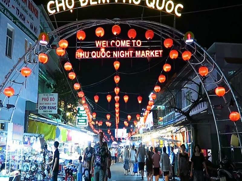 Dinh%20Cau%20Night%20Market%20Phu%20Quoc%20%20vietnam.jpg