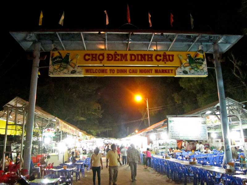 Dinh%20Cau%20Night%20Market%20Phu%20Quoc%20%20vietnam1.jpg