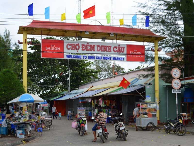 Dinh%20Cau%20Night%20Market%20Phu%20Quoc%20%20vietnam2.jpg