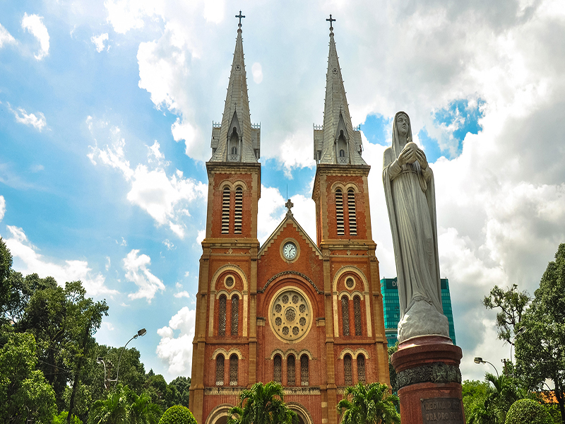 كاتدرائية سيدة سايغون Saigon Notre-Dame Cathedral