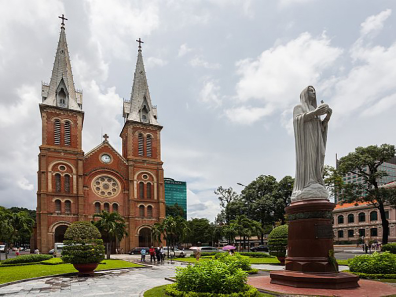 كاتدرائية نوتردام  Notre Dame Cathedral