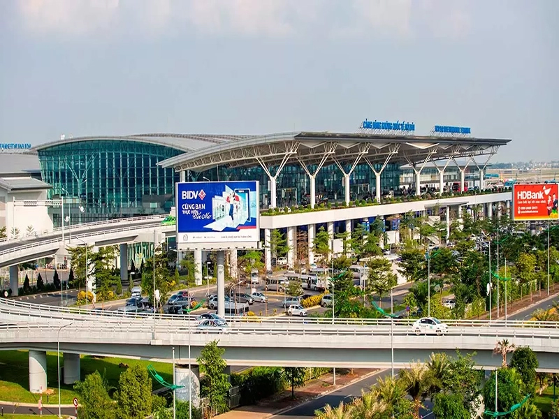 عن مطار فيتنام  Airport in Vietnam