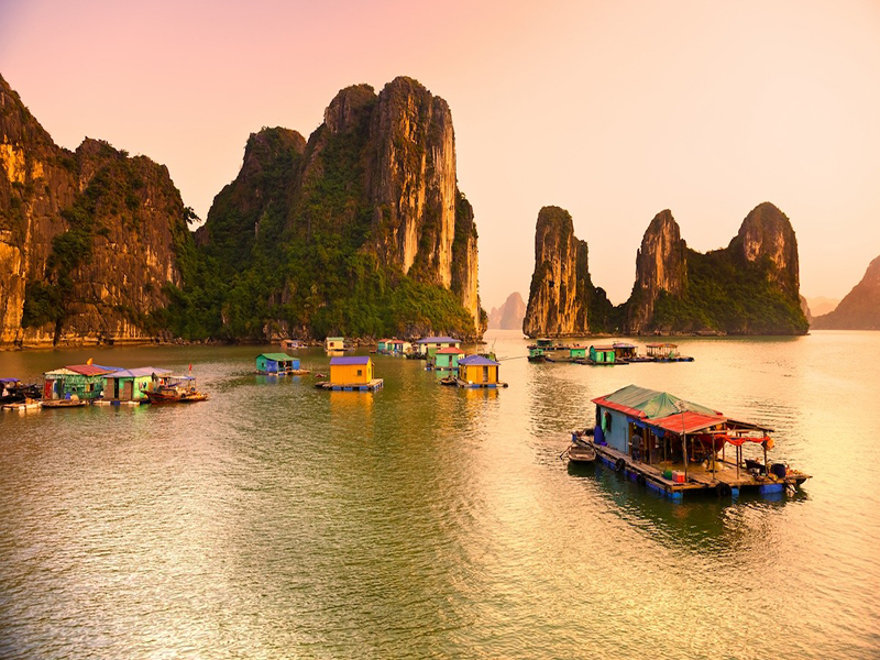 السياحة في هالونغ باي  Hạlong bay