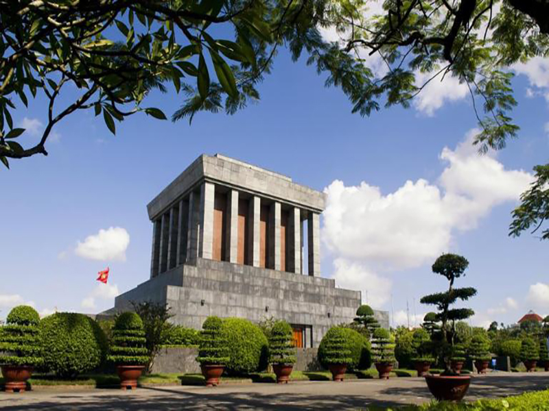 النصب التذكاري لضريح هو تشي منه Ho Chi Minh Mausoleum