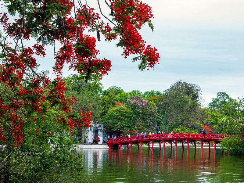 Hoan%20Kiem%20Lake.jpg